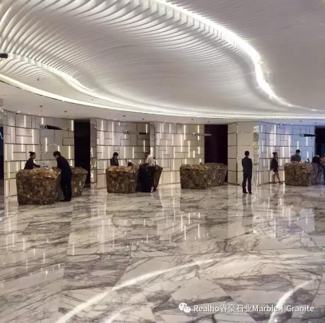 Milas Lilac Marble za hotelsko sobo Robby Milas Lilac Marble for Hotel Robby Floor